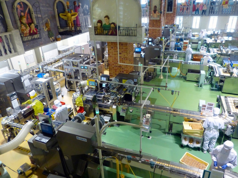 chocolaterie-OLLIERES-min_japan_sapporo_chocolate_factory_label_packaging_cookie_machine_operators-961509